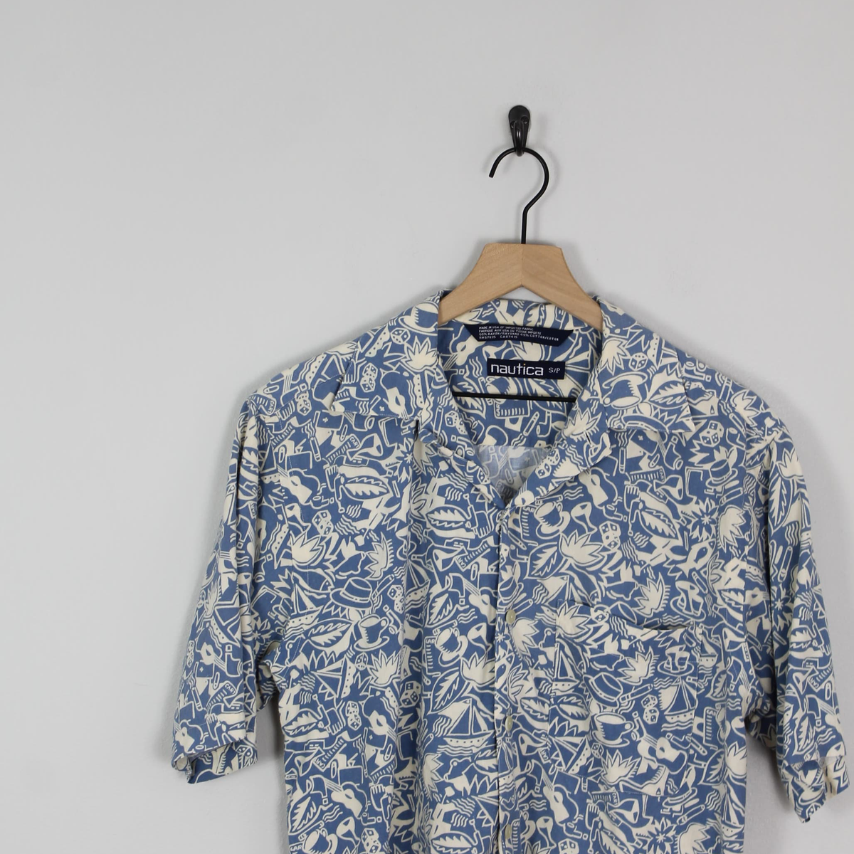 Women's Vintage Hawaiian Shirt in Size Small. Basic 